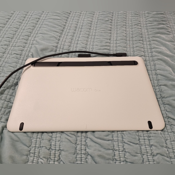 Wacom One Drawing Tablet, 13.3" Screen - Picture 3 of 10